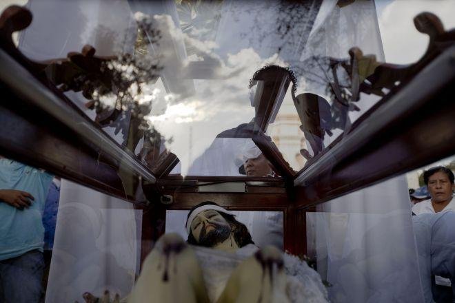 Latin Americans Commemorate the Passion of Christ Throughout the Region