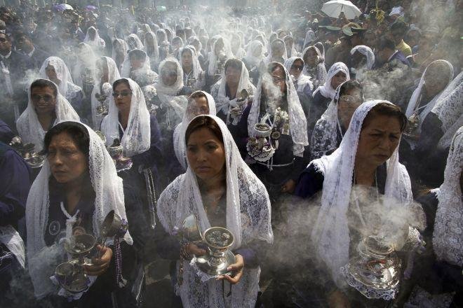 Latin Americans Commemorate the Passion of Christ Throughout the Region