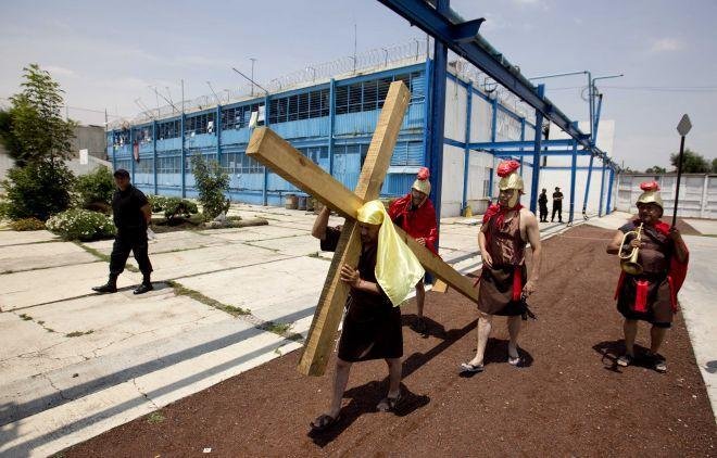 Latin Americans Commemorate the Passion of Christ Throughout the Region