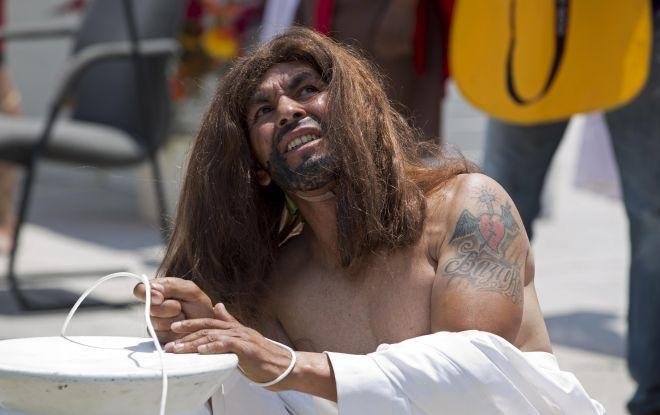 Latin Americans Commemorate the Passion of Christ Throughout the Region