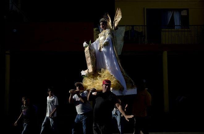 Latin Americans Commemorate the Passion of Christ Throughout the Region