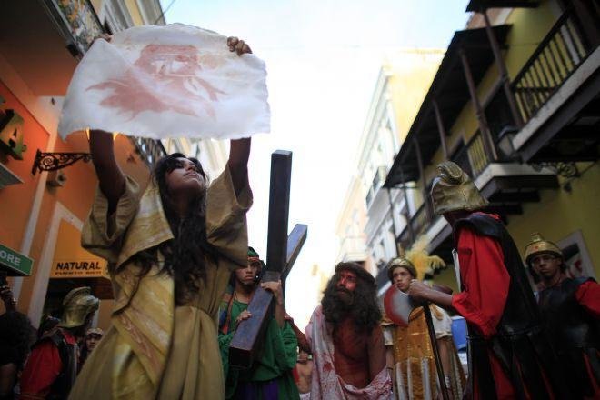 Latin Americans Commemorate the Passion of Christ Throughout the Region