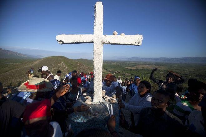 Latin Americans Commemorate the Passion of Christ Throughout the Region